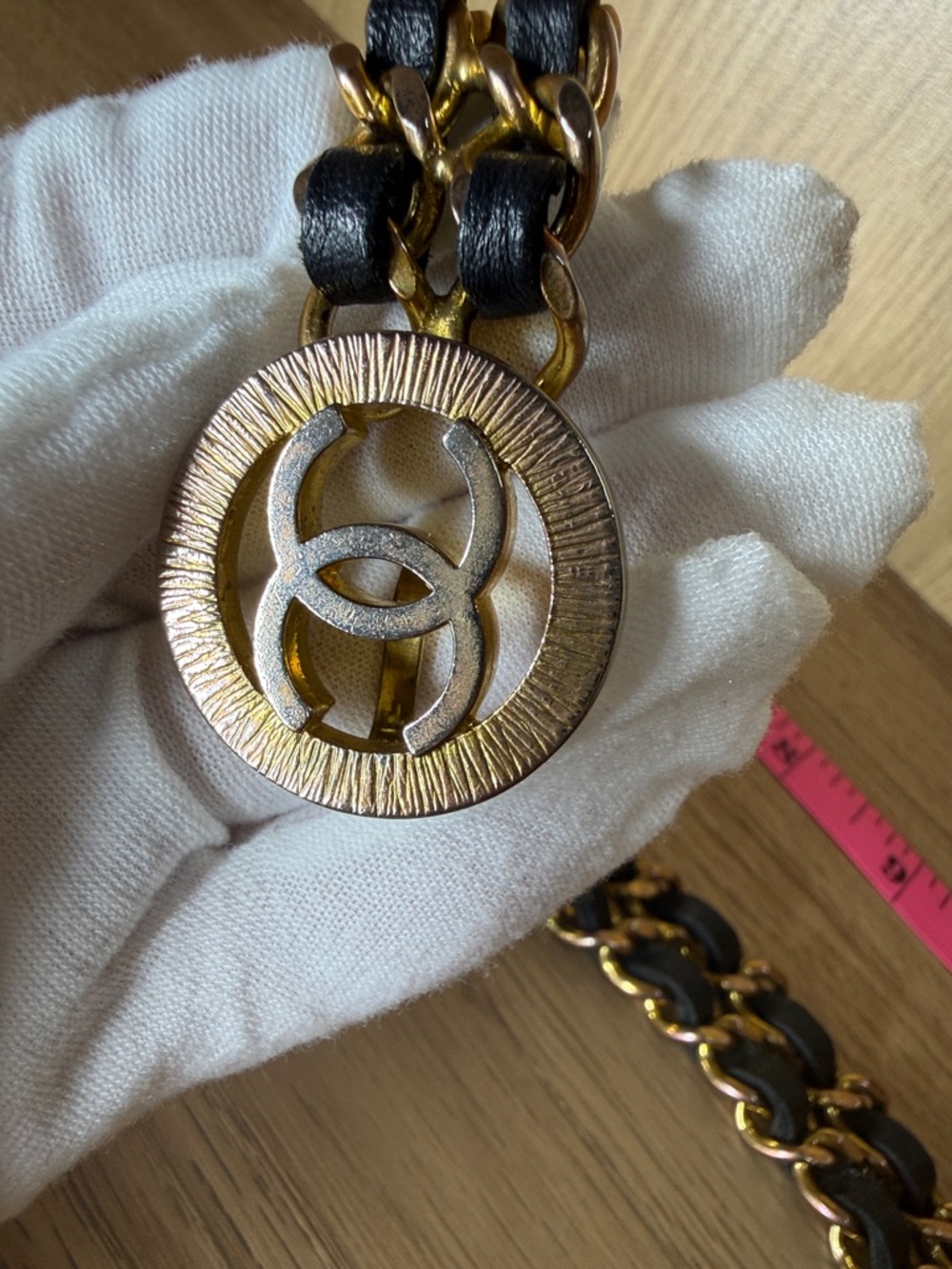 CHANEL Black and Gold Double-Row leather Chain Necklace with CC Medallion - Picture 4 of 7